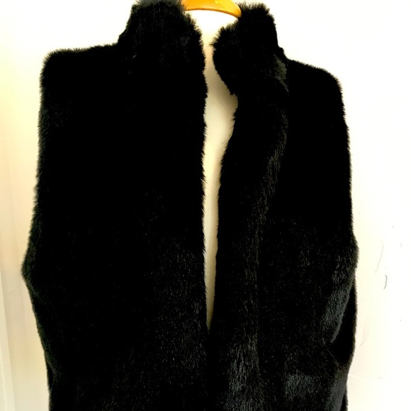 Faux Fur Vest - Picture 1 of 4